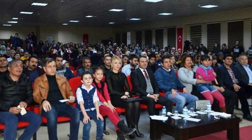 &Ouml;ğretim &Uuml;yelerinden Oluşan Koro B&uuml;y&uuml;k İlgi G&ouml;rd&uuml;