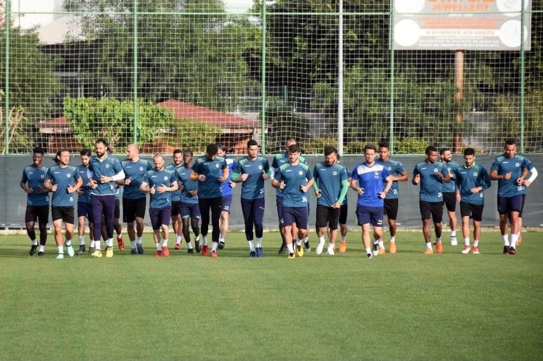 Alanyaspor&rsquo;da Galatasaray Mesaisi S&uuml;r&uuml;yor