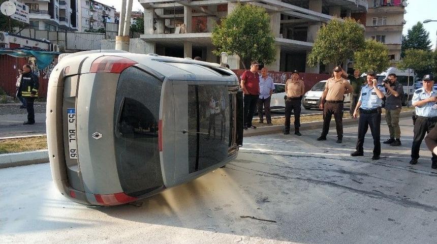 Samsun&rsquo;da Devrilen Otomobil Alev Alınca Vatandaşlar S&ouml;nd&uuml;rd&uuml;