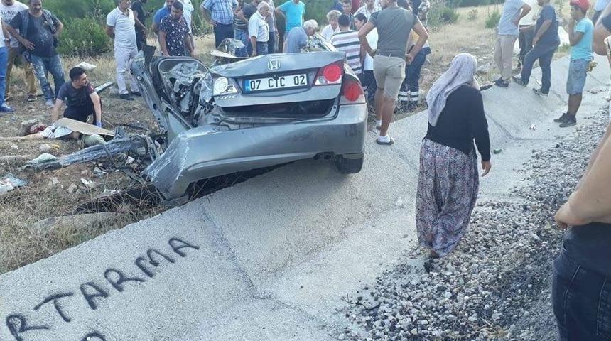 Antalya&rsquo;da Feci Kaza: 2 &Ouml;l&uuml;, 2 Yaralı (1)