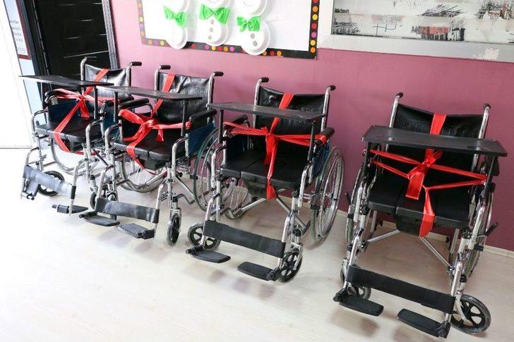 Kreş Çocukları 4 Engelli Vatandaşın Yüzünü Güldürdü G1