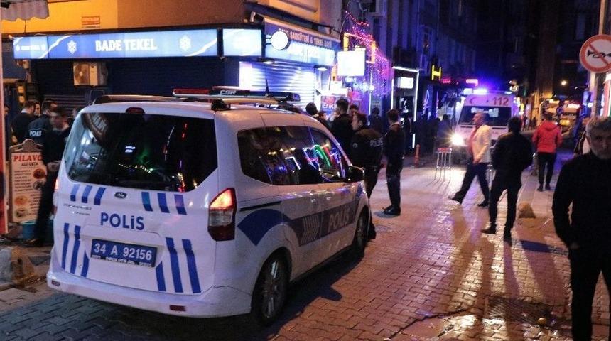 Kadık&ouml;y Barlar Sokağında Silahlı Kavga: 2 Yaralı