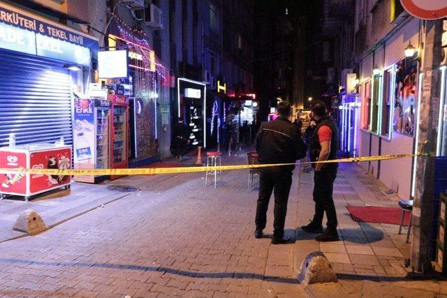 Kadık&ouml;y Barlar Sokağında Silahlı Kavga: 2 Yaralı 2