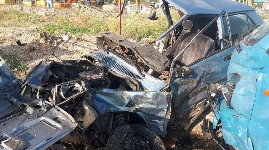 Hurda Yığınına D&ouml;nen Ara&ccedil;tan Sağ &Ccedil;ıktı