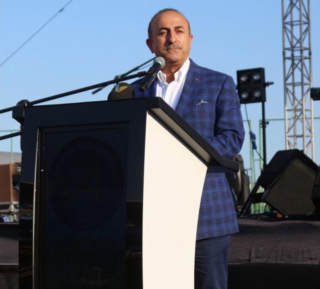Bakan &Ccedil;avuşoğlu: &ldquo;hemen İş Bulamayacaksınız Belki Ama Hi&ccedil;bir Zaman Pes Etmeyin&ldquo;