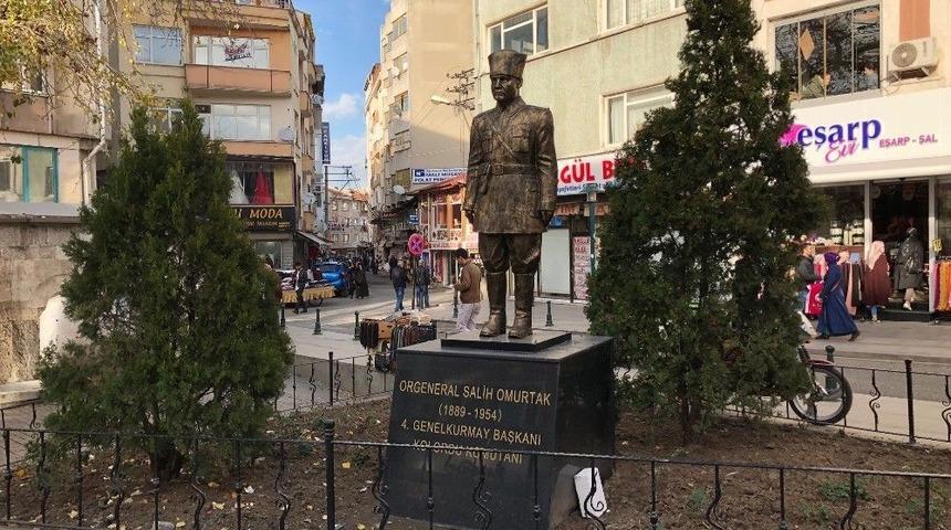 &Ccedil;orlu&rsquo;ya Omurtak Paşa Heykeli