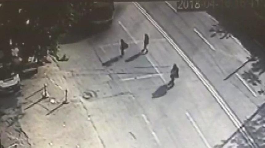 Belediye Otob&uuml;s&uuml; Gen&ccedil; Kıza B&ouml;yle &Ccedil;arptı