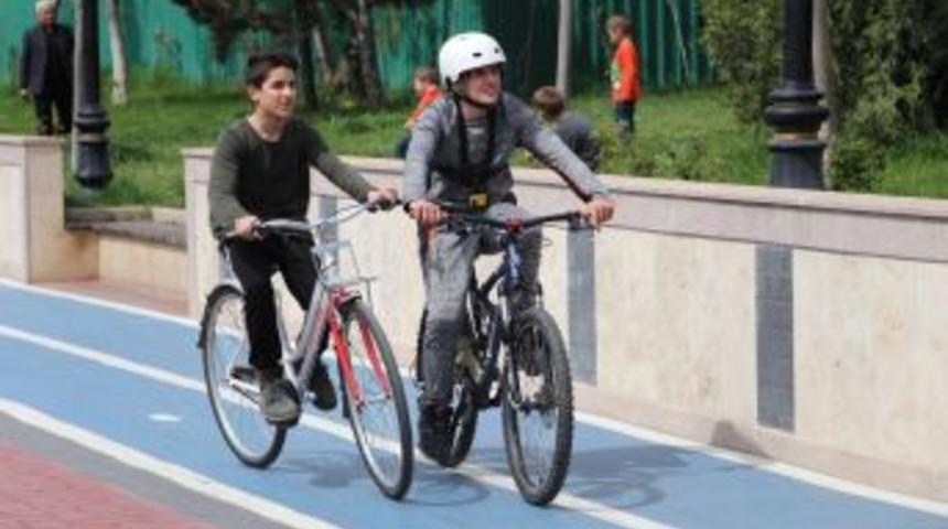 Sağlıklı Yaşamı Se&ccedil;tiler, Bisiklet S&uuml;rd&uuml;ler