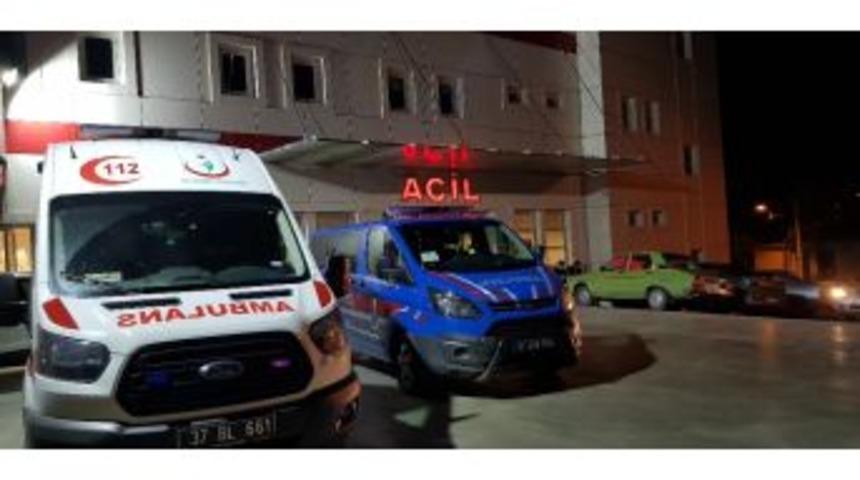 Tosya&rsquo;da İftar Saatinde Bı&ccedil;aklı Kavga: 1 Yaralı