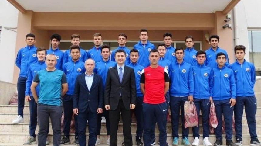 Şampiyona &Ouml;ncesi Kaymakamı Ziyaret Ettiler