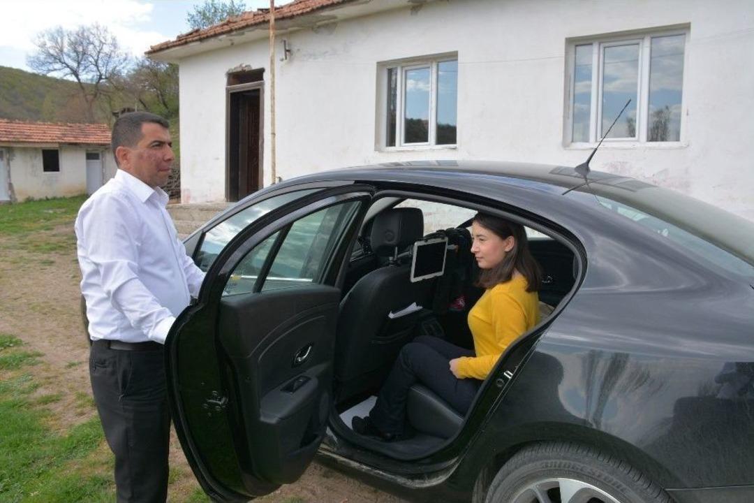 &Ouml;ğretmen K&ouml;y Okuluna Gitsin Diye Makam Aracını Tahsis Etti