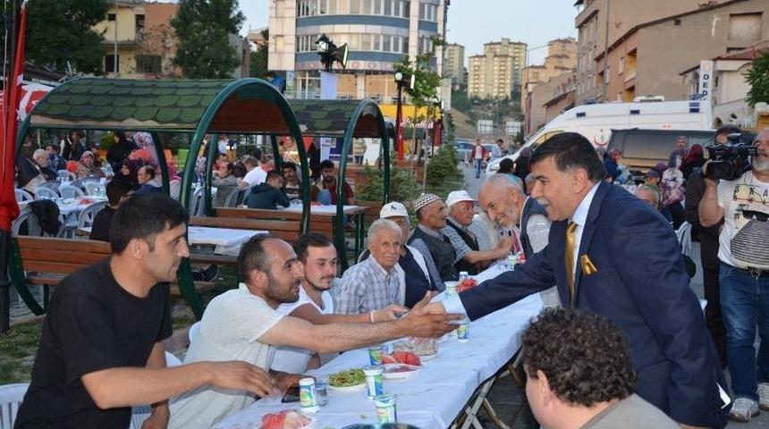 Emet Halkı İftar Programında Meydanlara Sığmadı