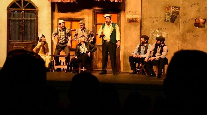 Van&rsquo;da &lsquo;şof&ouml;r Nebahat&rsquo; Oyunu Sahnelendi