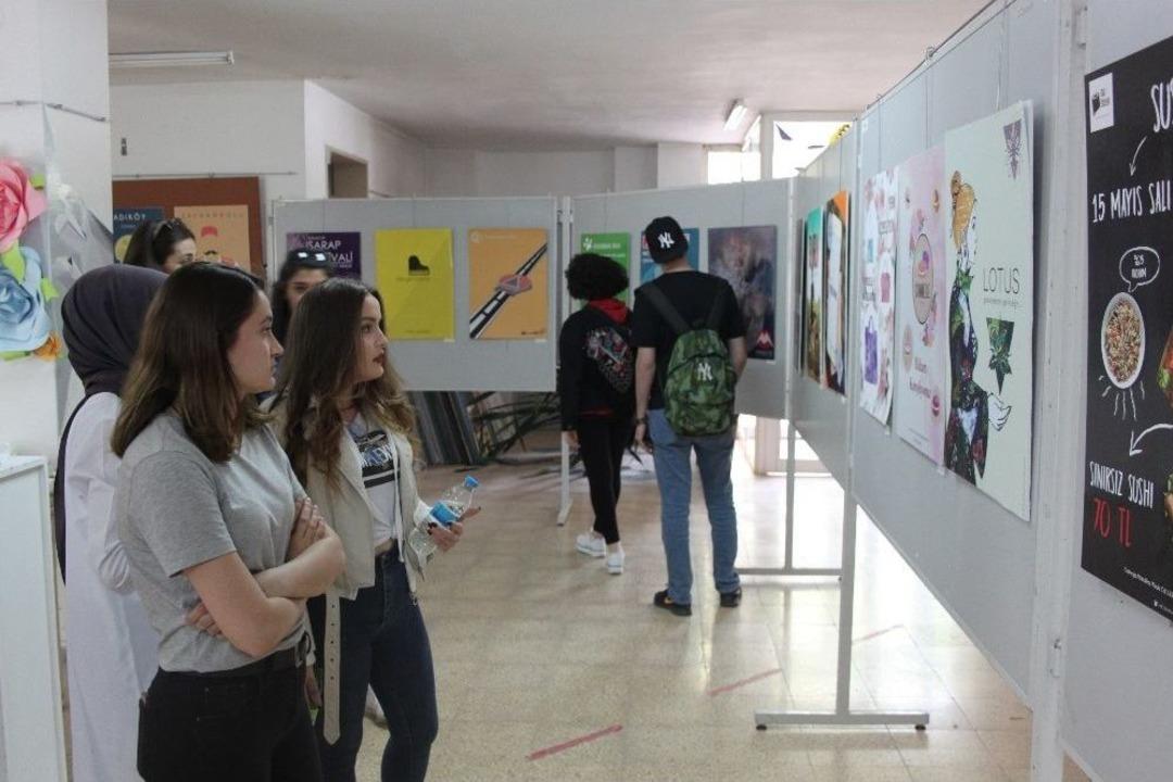 &lsquo;grafik Tasarım Ve İll&uuml;strasyon&rsquo; Sergisi İlgililer İle Buluştu