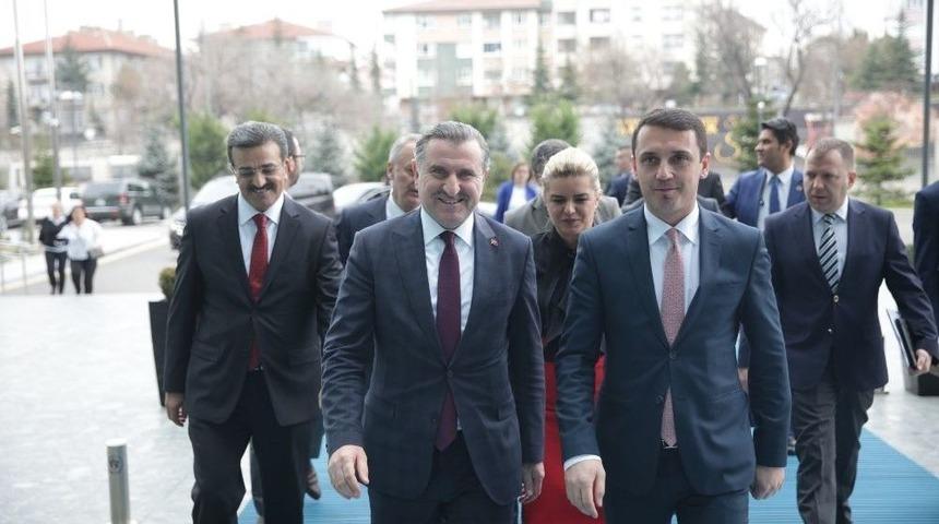 Bakan Bak, Kosova Gençlik Ve Spor Bakanı Gashı İle Görüştü