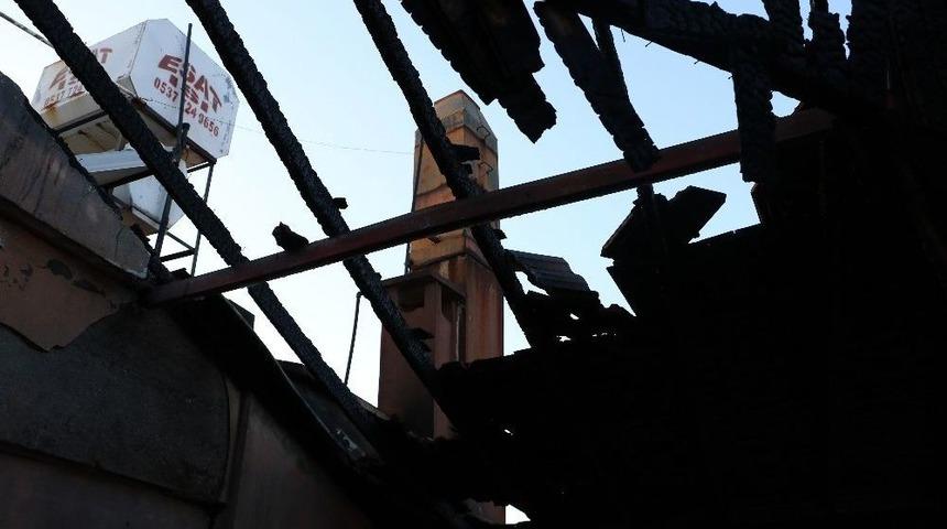 Hatay&rsquo;da &Ccedil;ıkan Yangında Bir Ev Kullanılamaz Hale Geldi