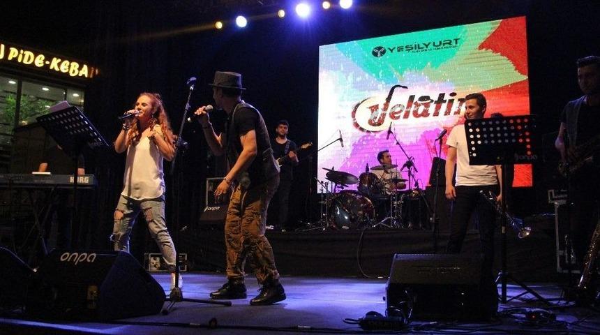 "fasl-ı Şahane"de Jelatin Sahne Aldı