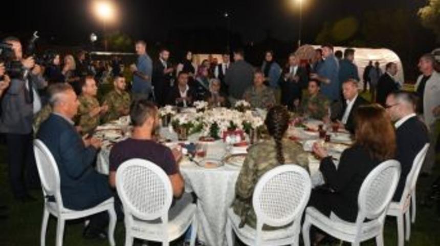 Cumhurbaşkanı Erdoğan, Mehmet&ccedil;ikle İftar Yaptı