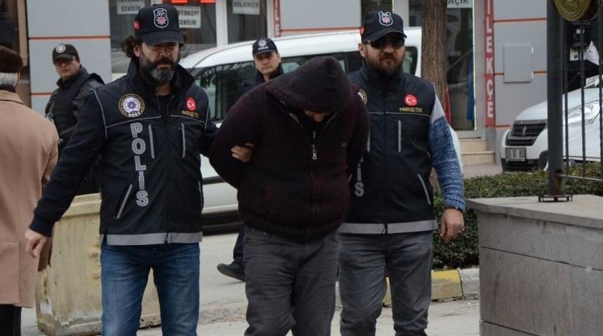 Uyuşturucu Satıcısı 4 Kişi Yakalandı