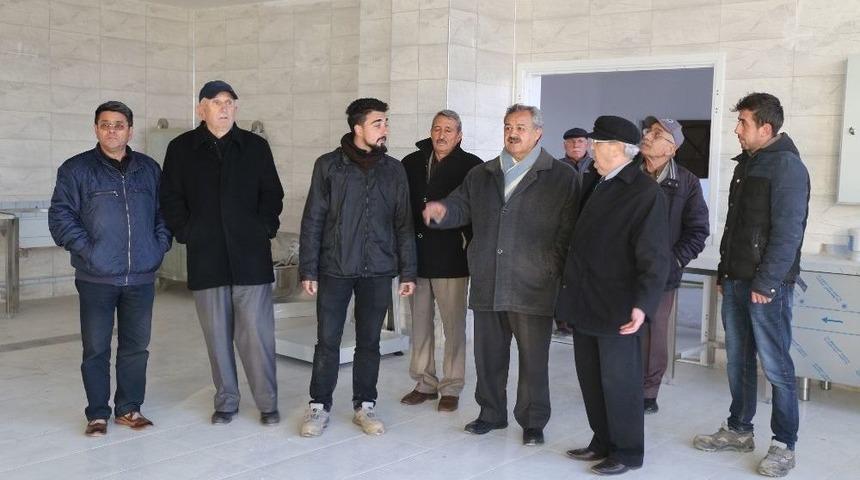 Başkan Uysal Dernek &Uuml;yelerine Yeni Hastane İnşaatını Gezdirdi