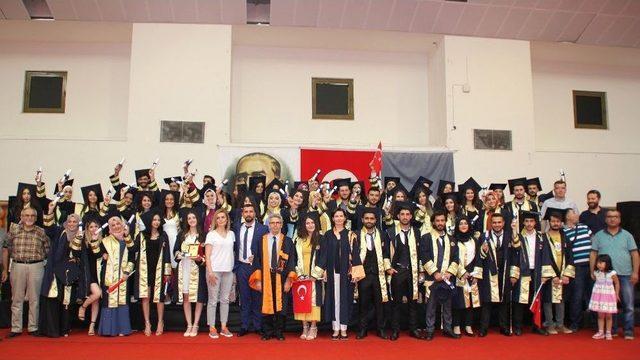 Fen-edebiyat Fakültesi Mezunları Kep Fırlattı 1