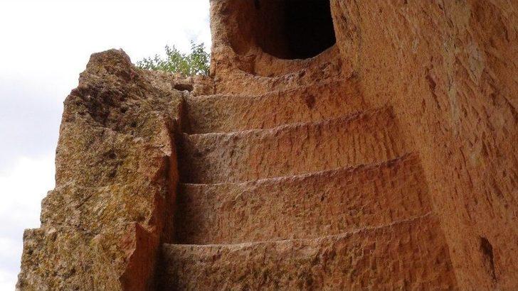 Gercüş’te Tarihi Mağara Keşfedilmeyi Bekliyor G2