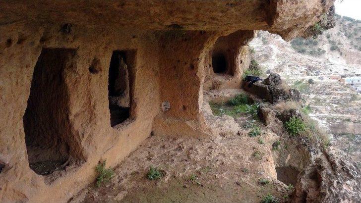 Gercüş’te Tarihi Mağara Keşfedilmeyi Bekliyor G4