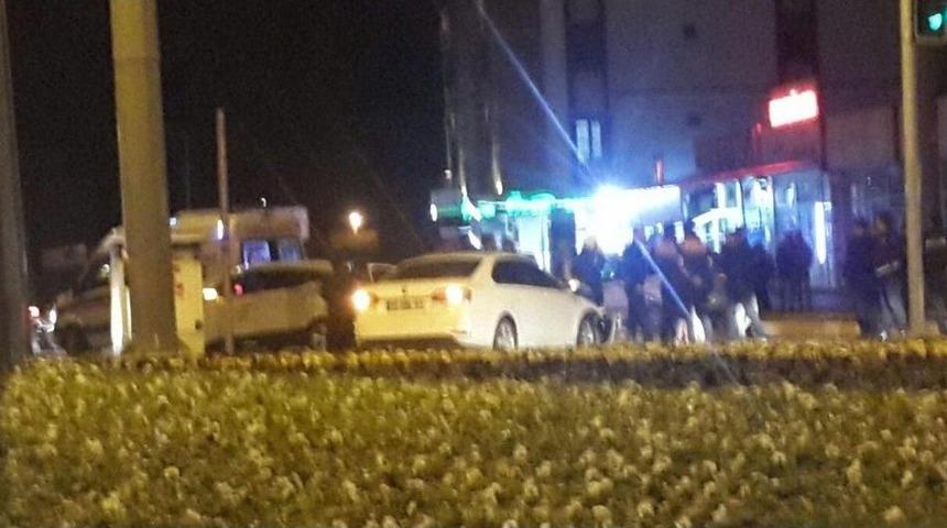 İki Otomobilin Karıştığı Kazada 3 Kişi Yaralandı