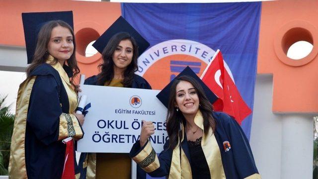 Öğretmen Adayları Mezuniyet Coşkusu Yaşadı