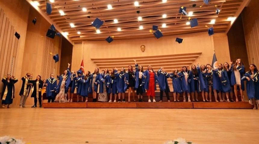 Geleceğin Sanat&ccedil;ıları Mezun Oldu