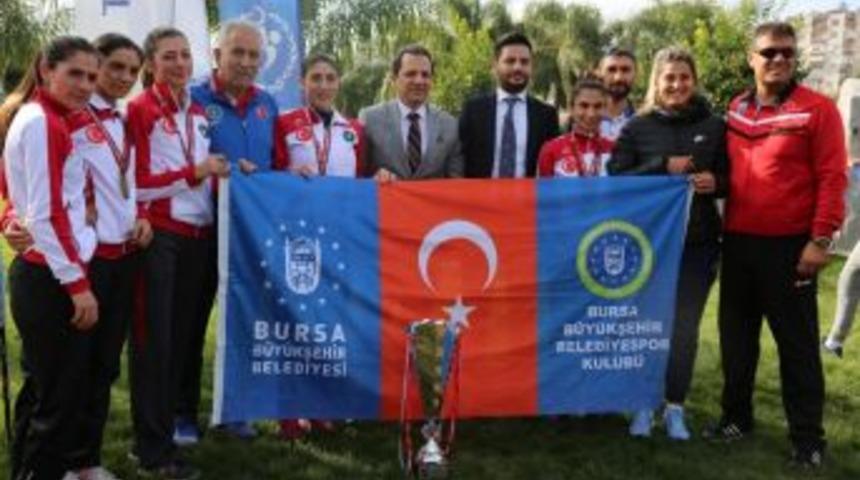 Kros Ligi&rsquo;nin Şampiyonu B&uuml;y&uuml;kşehir