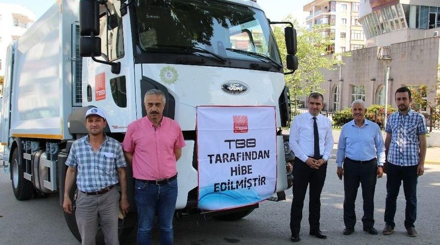 Ak&ccedil;akoca Belediyesine Hibe &Ccedil;&ouml;p Kamyonu Kazandırıldı