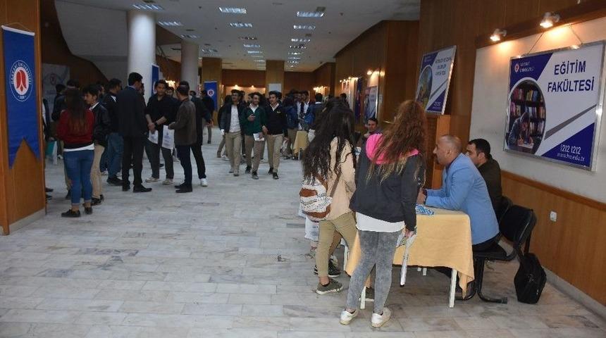 Y&uuml;ksekova&rsquo;da "tanıtım Ve Kariyer G&uuml;nleri" Etkinliği