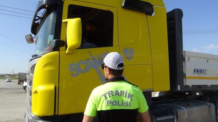 Afyonkarahisar Polisinden Kamyon, Tır Ve Motosikletlere Uygulama