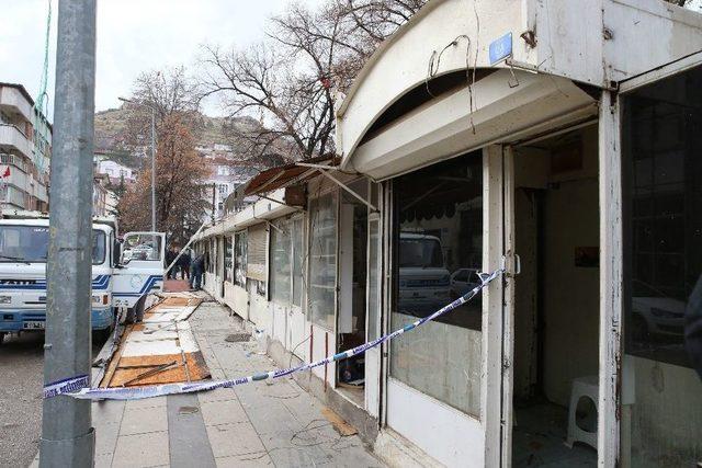 Tokat&rsquo;ta T&uuml;t&uuml;n Satışını Engellemek İ&ccedil;in 19 B&uuml;fe Yıkıldı 1