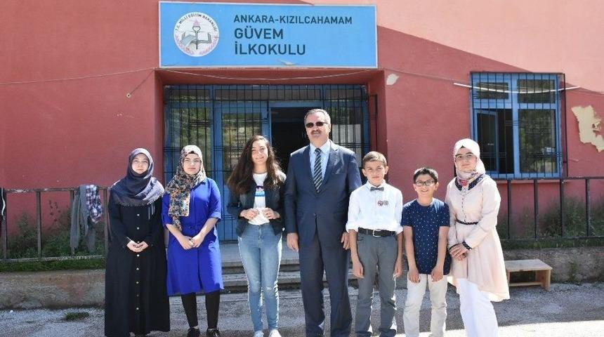Kızılcahamam&rsquo;da Karne G&uuml;n&uuml;nde Belediyeden Miniklere S&uuml;rpriz