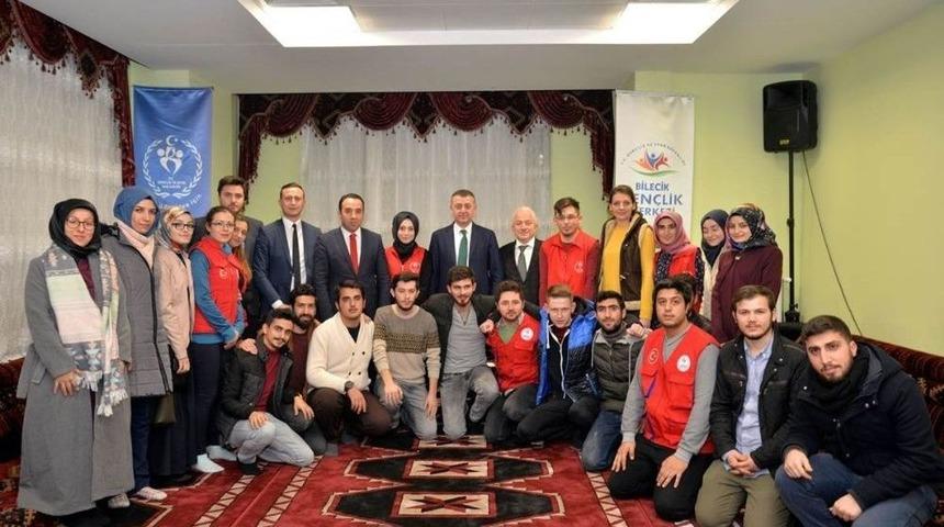 Vali B&uuml;y&uuml;kakın Gen&ccedil;lerle Buluştu