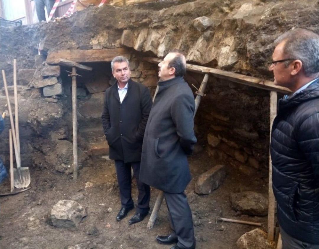 Kep&ccedil;e Operat&ouml;r&uuml;n&uuml;n Bulduğu Yer Altı Şehrinde &Ccedil;alışmalar Devam Ediyor