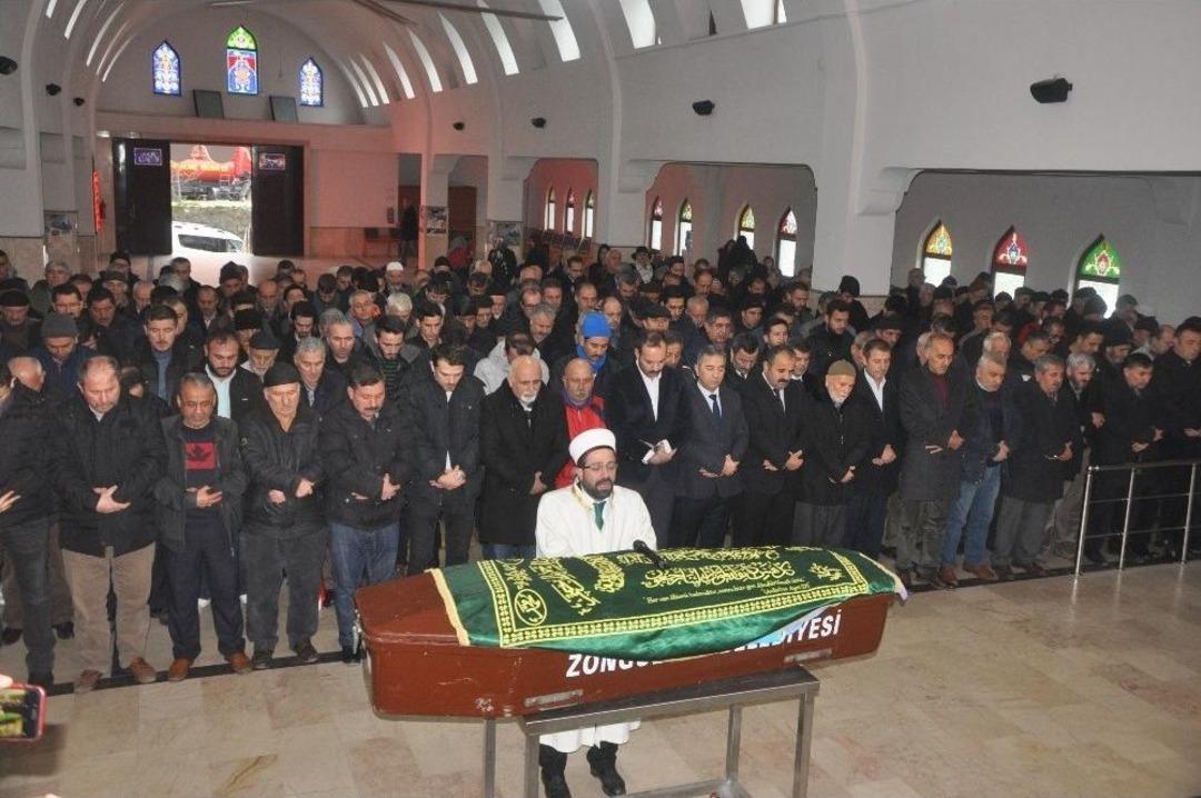 Zonguldak&rsquo;ta Otomobilin &Ccedil;arptığı Yaşlı Adam Toprağa Verildi