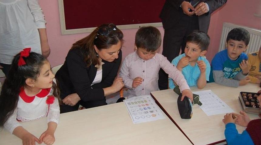 Sema &Uuml;nl&uuml; Minik Y&uuml;reklerle Buluştu