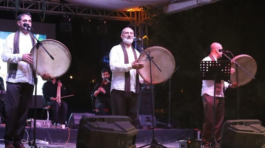 Grup Tillo Sınırda Konser Verdi