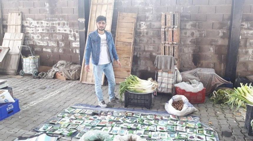 Pazarda, Tarlada &Ccedil;alışıp Okulunu Bitirmeye &Ccedil;alışıyor