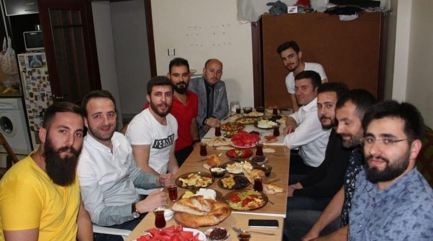 Ak Parti’li Aday Sahuru Öğrencilerle Yaptı