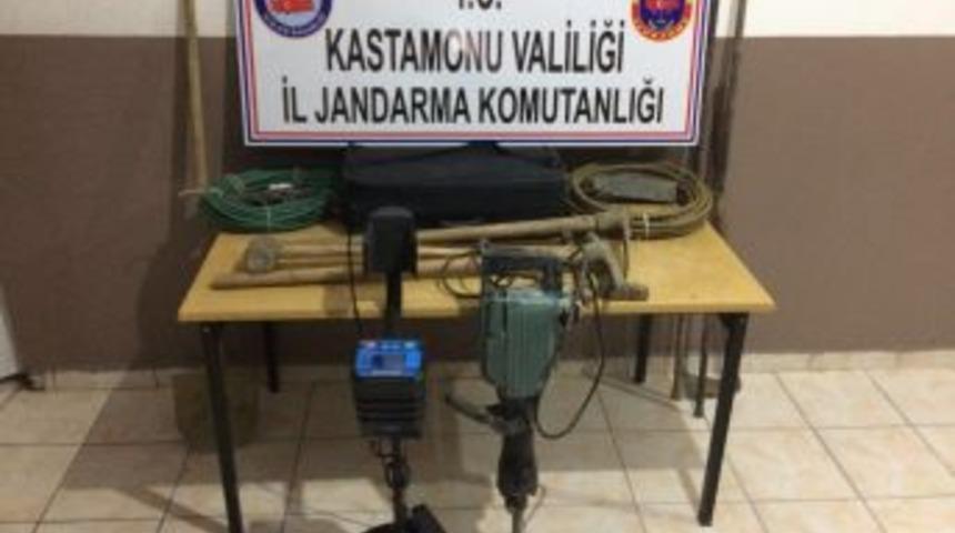 İzinsiz Kazı Yapan 4 Kişi, Gözaltına Alındı