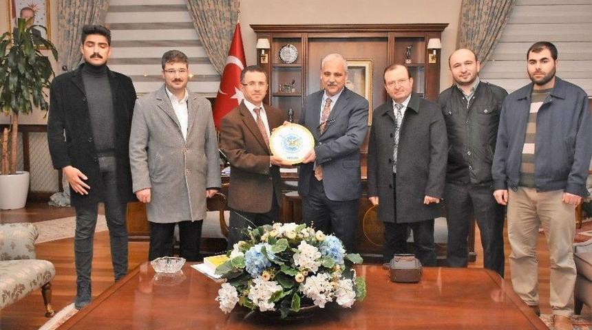 Dernek Faaliyetlerini Vali G&uuml;ven&ccedil;er&rsquo;e Anlattılar