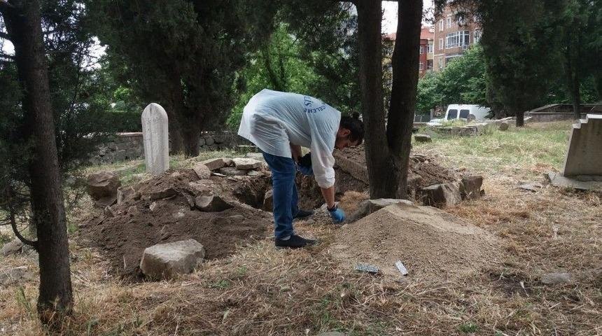 Edirne&rsquo;de Mezarları Kazan 4 Kişi G&ouml;zaltına Alındı