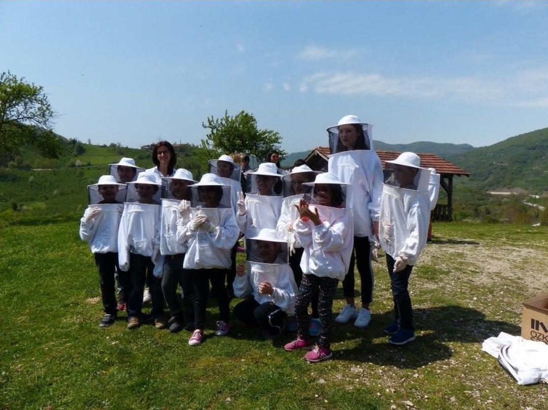 &Ccedil;ocuklara Arı Ve Arıcılık Anlatıldı