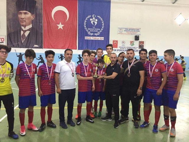 Nazilli Atatürk Ortaokulu Futsalda Türkiye Üçüncüsü Oldu