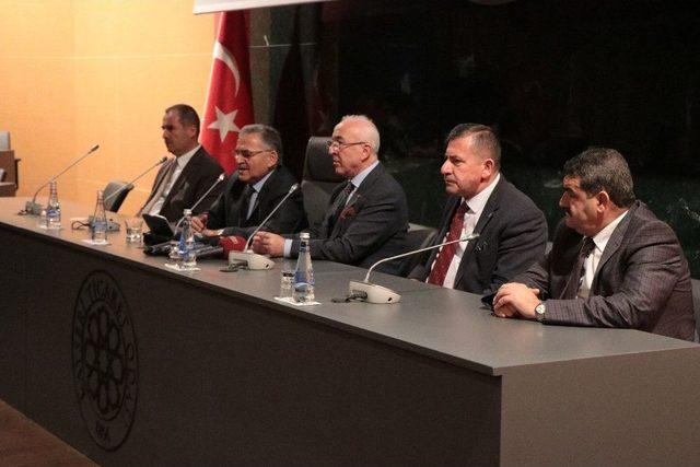 Başkan Büyükkılıç, Müteahhitlere ’kentsel Dönüşümü’ Anlattı