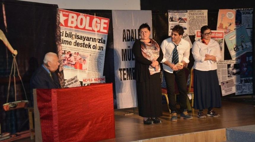 &rsquo;dikkat Aile Var&rsquo; S&ouml;ke&rsquo;de Sahnelendi